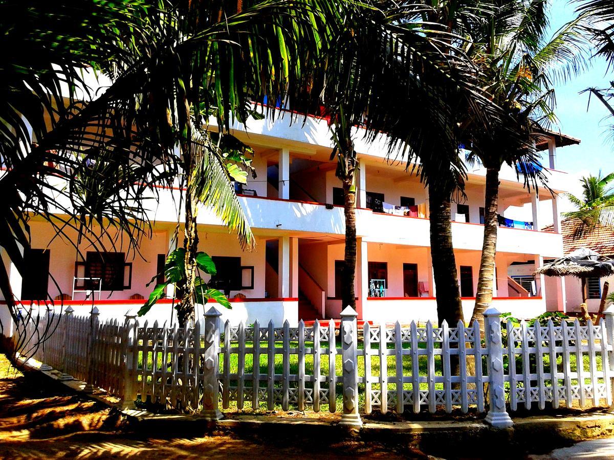 Ram'S Surfing Beach,Midigama East Ngoại thất bức ảnh